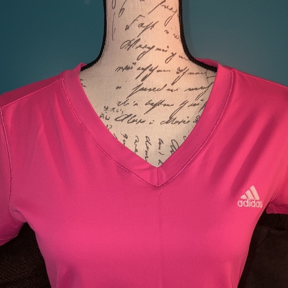 🎉4 for $20 Adidas V-neck Short Sleeve Tee, Medium - Picture 2 of 5